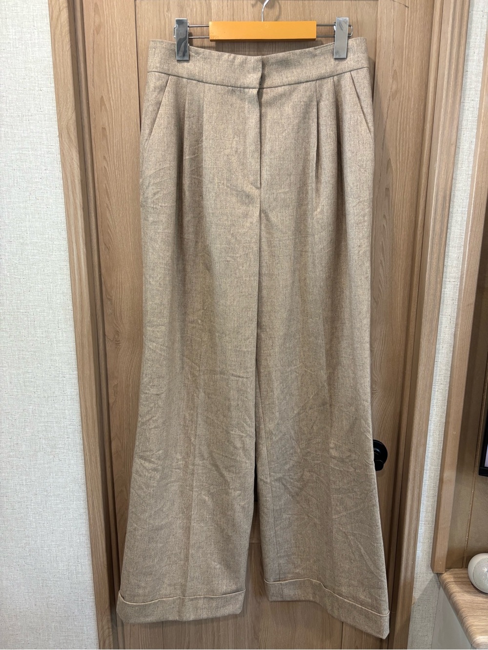 Escada Wool Cashmere Blend Wide Leg Trouser Pants Size 8 Pleaded Business Casual